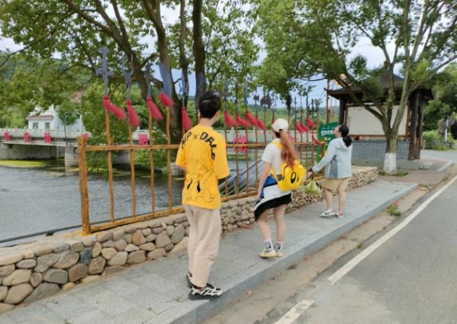 衢州学院“红动长隆”团队走进天子湖镇长隆村，助力乡村振兴