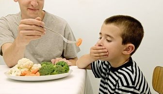病从口入，胃痛、肚痛要注意进食习惯，家中可常备整肠丸