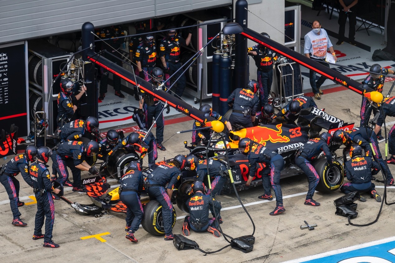 奥地利Red Bull车队换胎挑战赛首度登陆中国大陆，重温1.82秒极致换胎操作