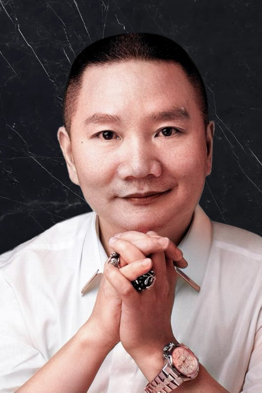 上海佑泽服饰股份有限公司董事长、中国十佳时装设计师李祖亮