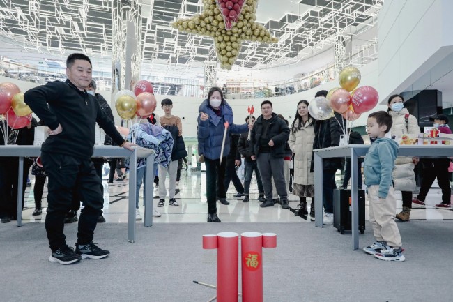 荣耀气球雨、福利多重奏，共赴一场科技与魔法的跨年盛宴