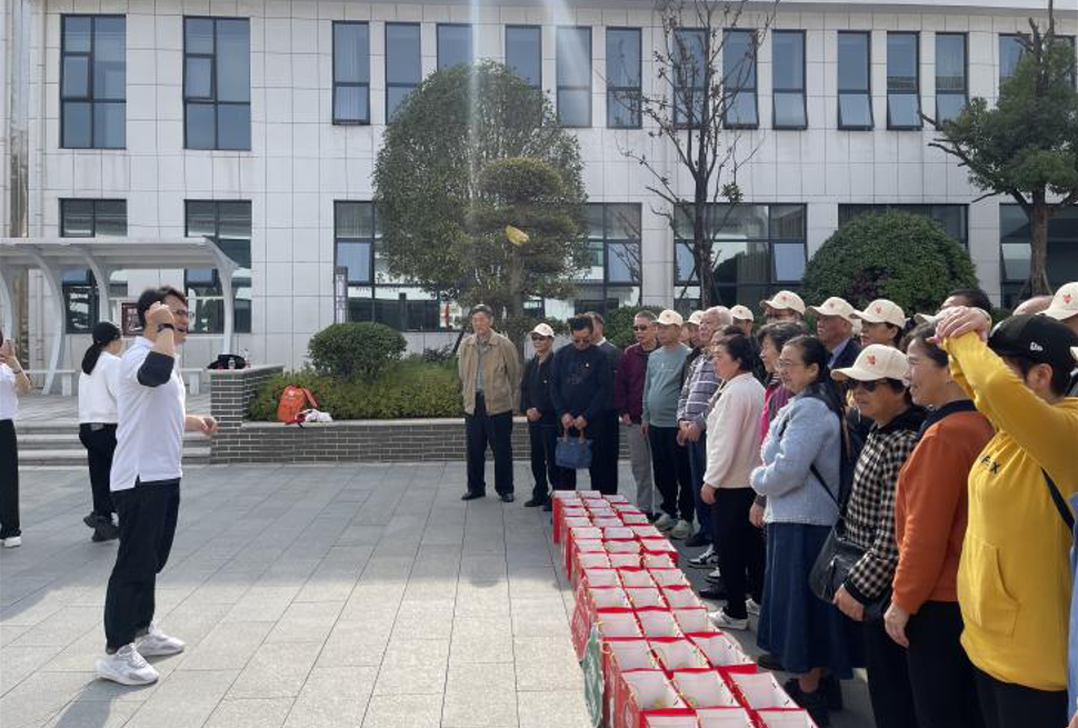 卓牧羊奶红色公益行：传承红色精神 守护中老年健康