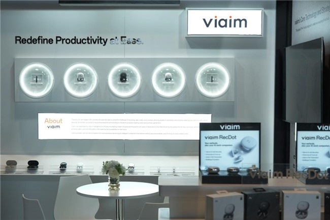 未来智能携讯飞AI会议耳机亮相CES  将以“viaim”品牌进军北美市场